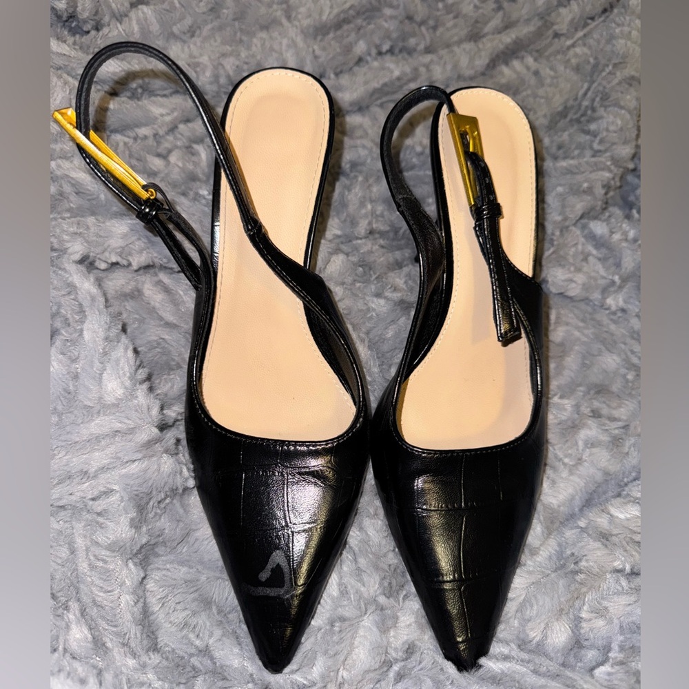 Black pointed toe heels size 39 (8-8.5)